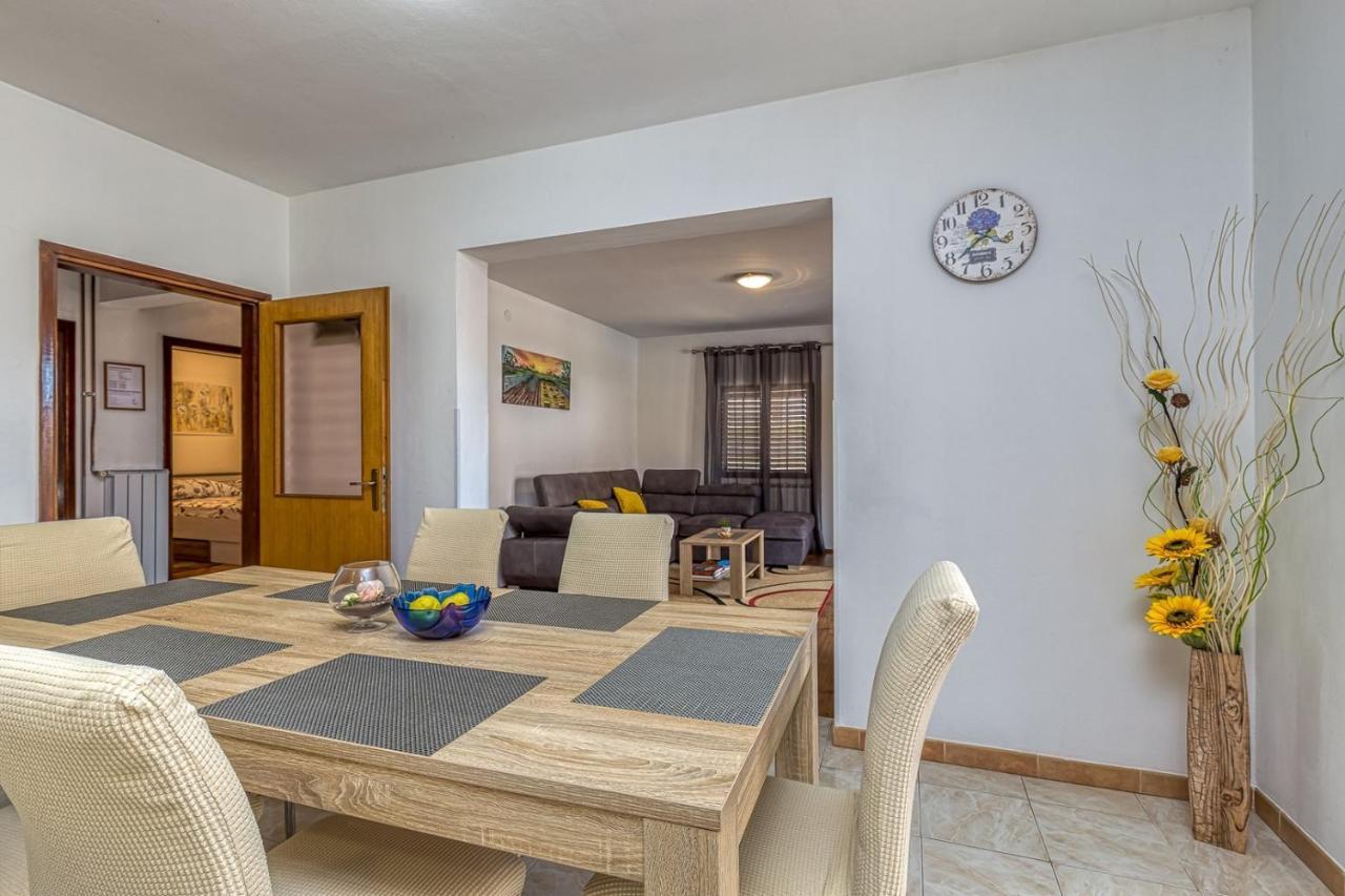 Apartamento Emanuela With Private Pool Loborika Exterior foto