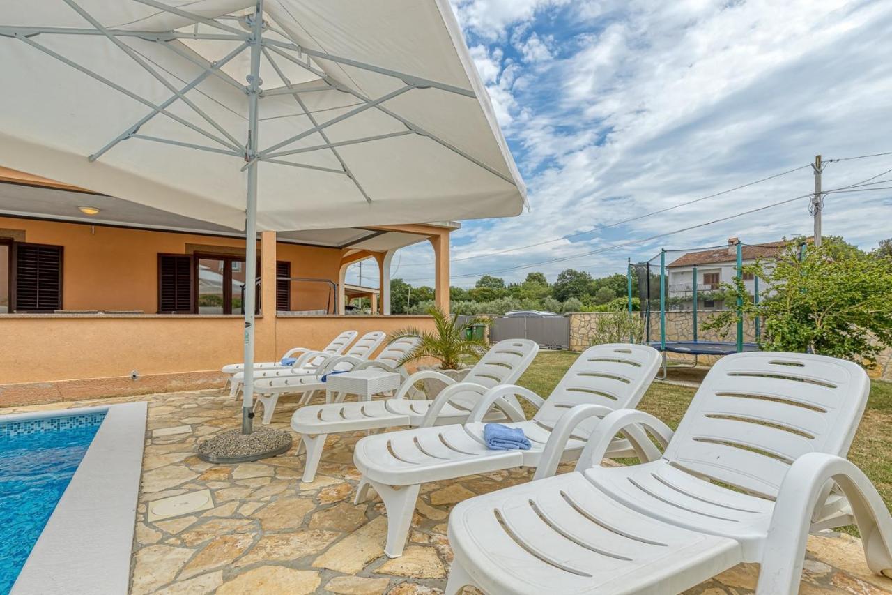 Apartamento Emanuela With Private Pool Loborika Exterior foto
