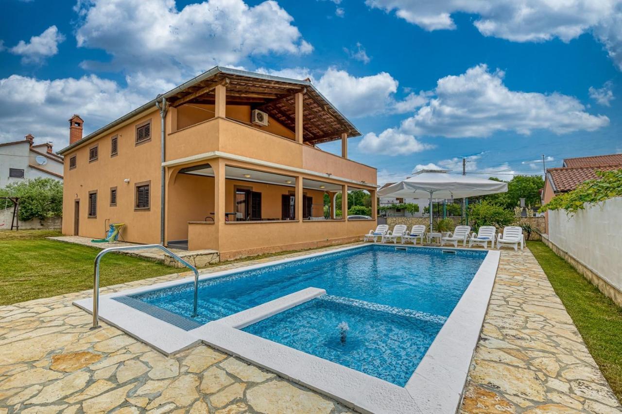 Apartamento Emanuela With Private Pool Loborika Exterior foto