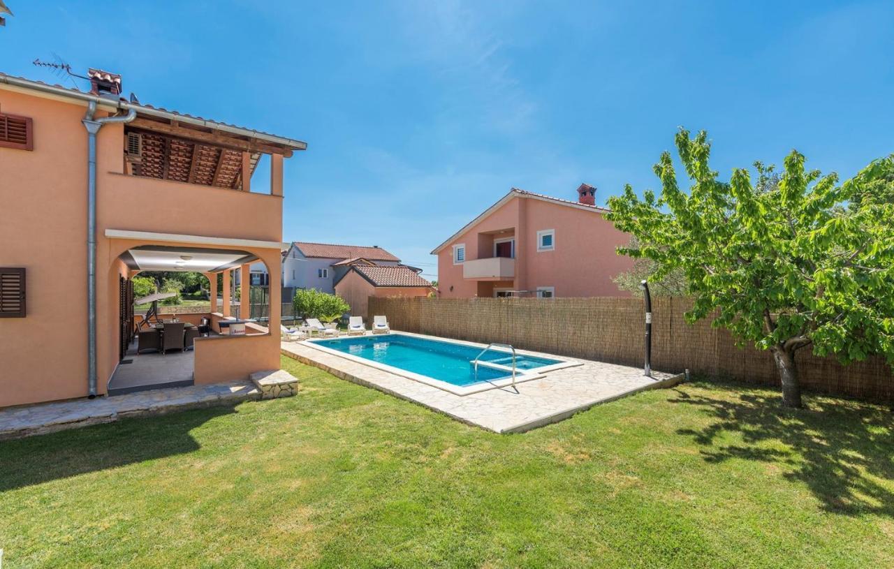 Apartamento Emanuela With Private Pool Loborika Exterior foto